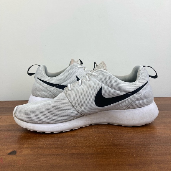 Nike Women’s Roshe One Running Shoes Size 12 White Black Oreo Mesh 844994-101. - Picture 8 of 13